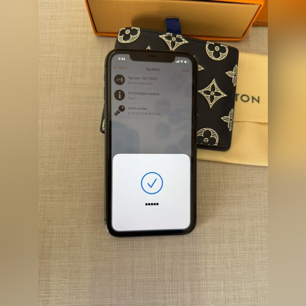 Louis Vuitton Multiple Wallet - Picture 13 of 13